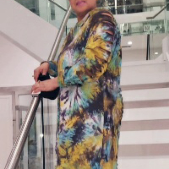 What a show stopper dress. - Picture 5 of 6